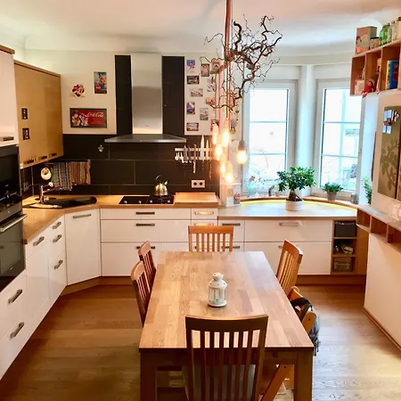 Apartamento In Stadtvilla Mit Terrasse Und Garten *