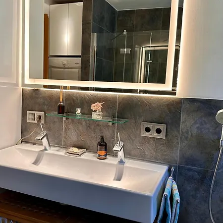 Apartamento In Stadtvilla Mit Terrasse Und Garten