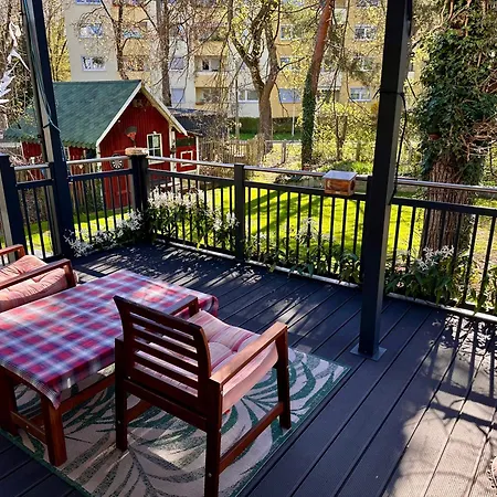 In Stadtvilla Mit Terrasse Und Garten 아파트 *