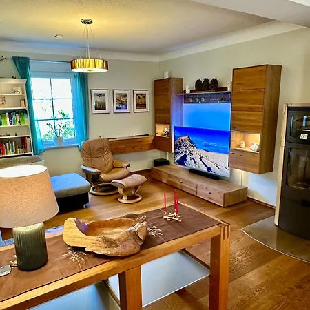 In Stadtvilla Mit Terrasse Und Garten *