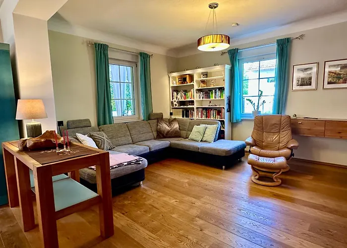 In Stadtvilla Mit Terrasse Und Garten * נירנברג